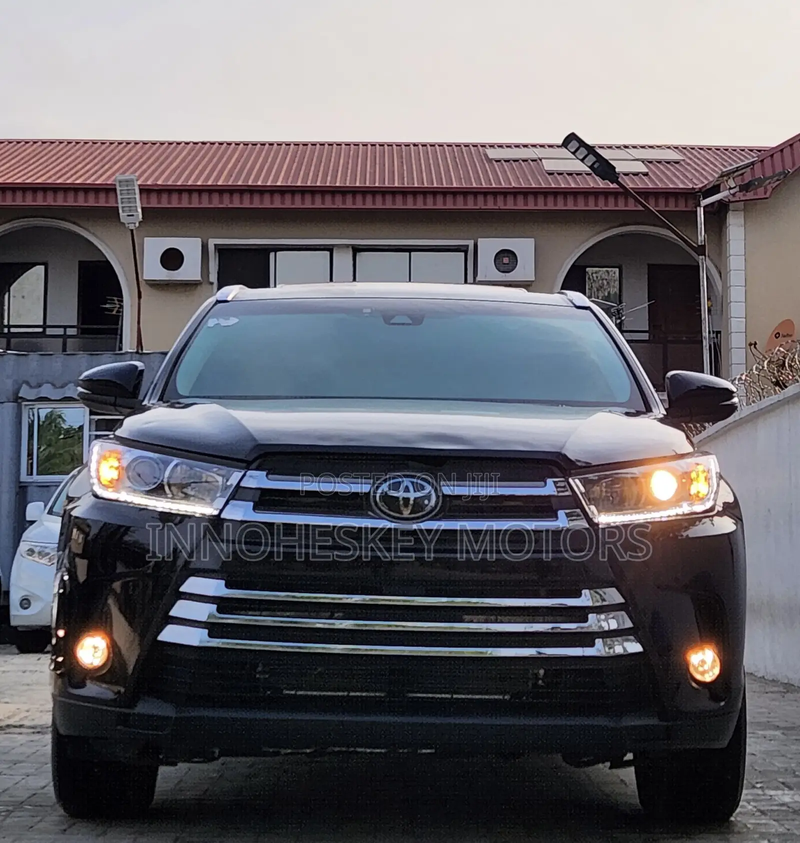 Toyota Highlander XLE 4x4 V6 (3.5L 6cyl 8A) 2018 Black