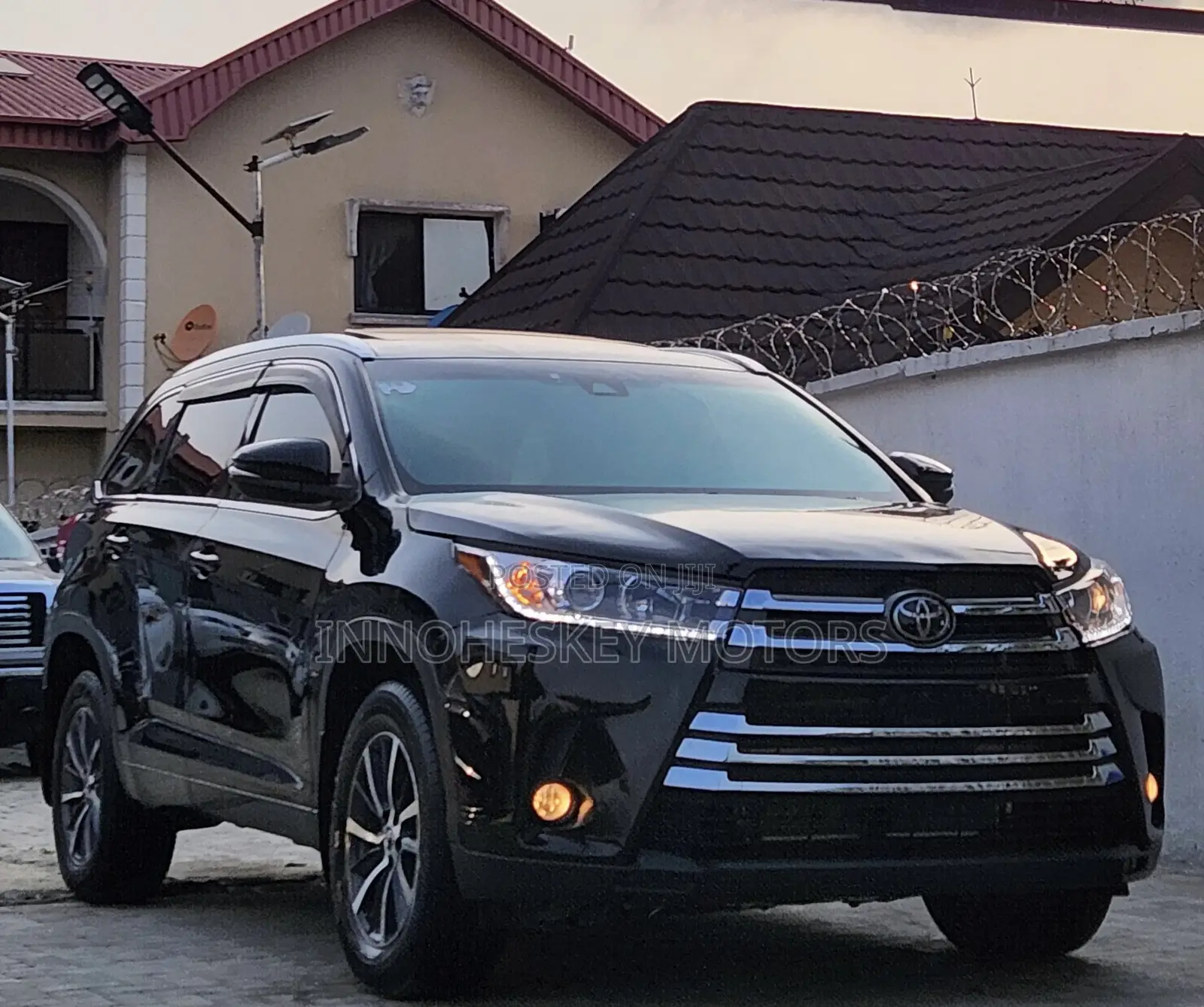 Toyota Highlander XLE 4x4 V6 (3.5L 6cyl 8A) 2018 Black