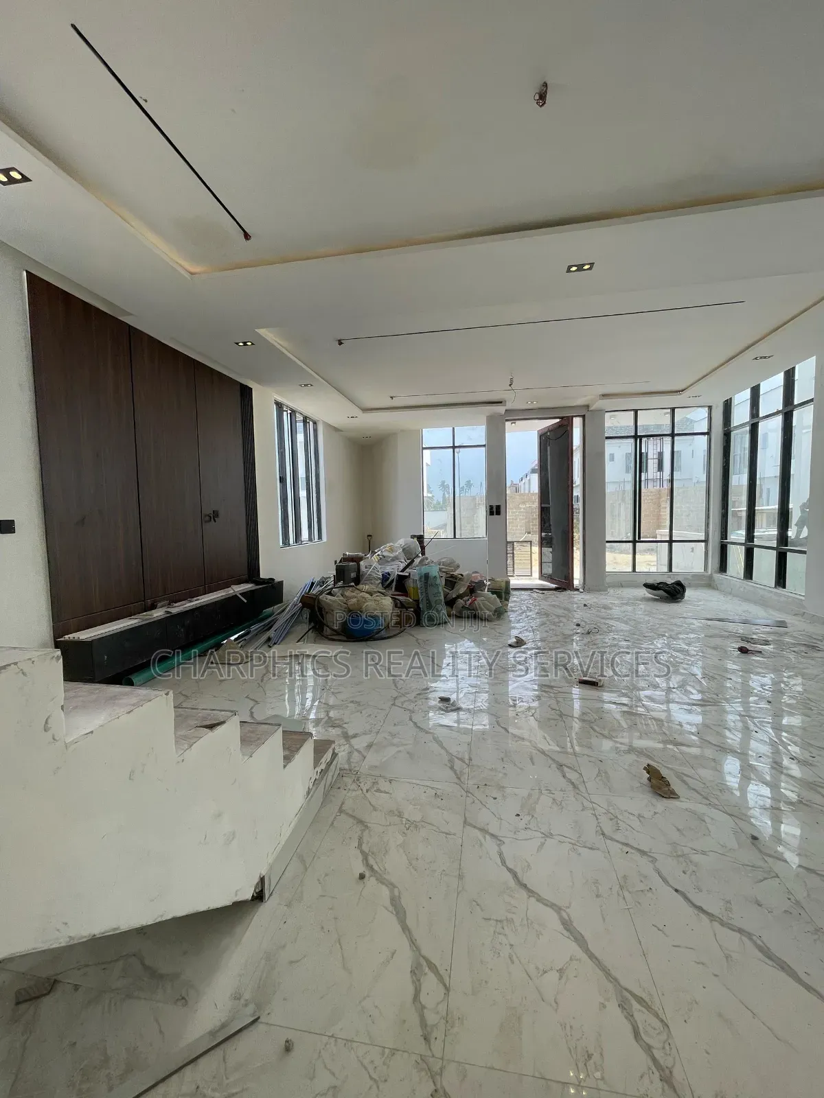 5bdrm Duplex in Chevron for sale