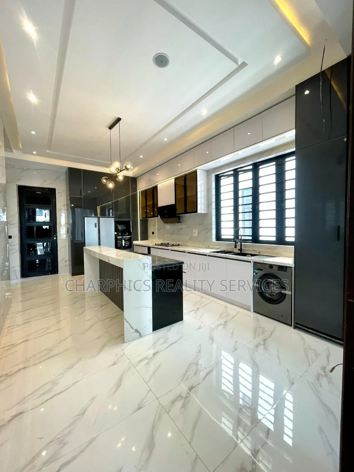 5bdrm Duplex in Lekki for sale