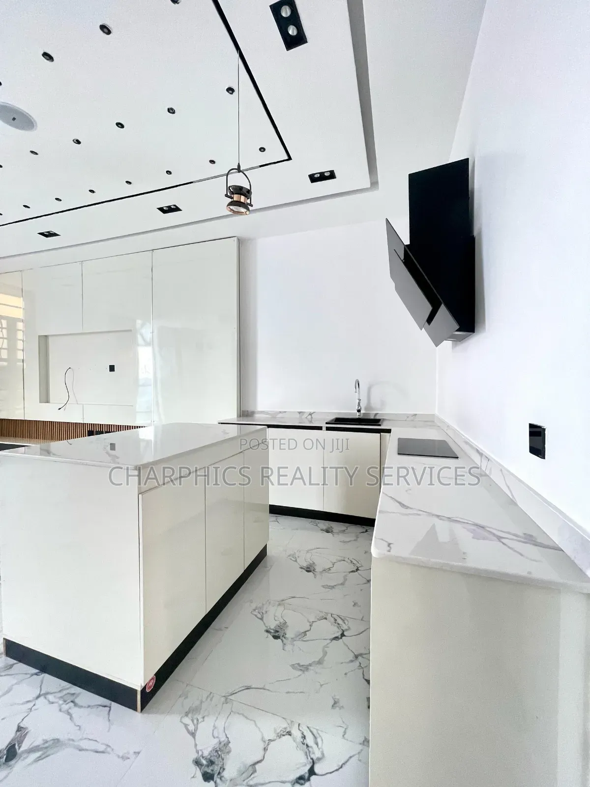 5bdrm Duplex in Osapa london for sale