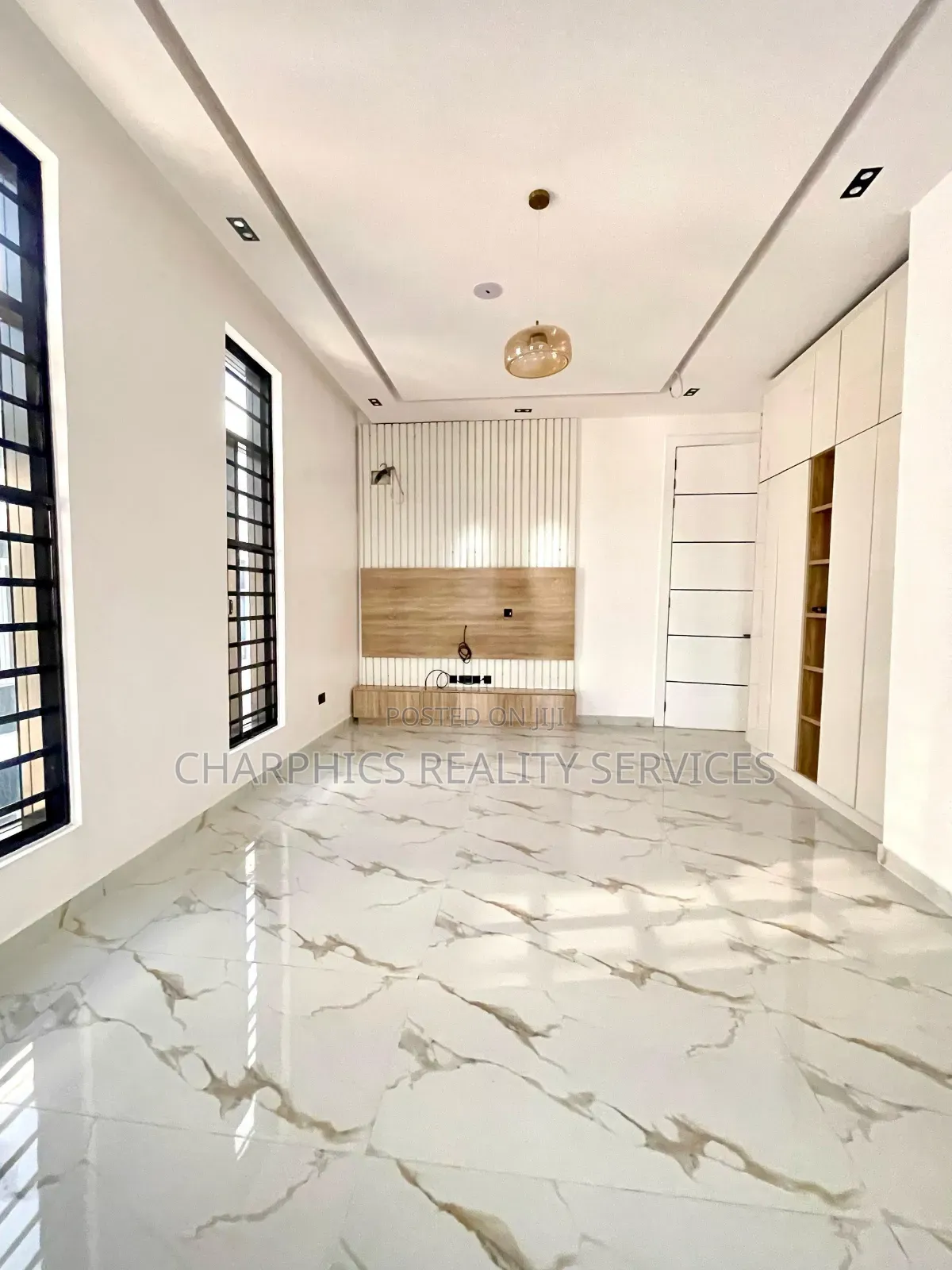 5bdrm Duplex in Osapa london for sale