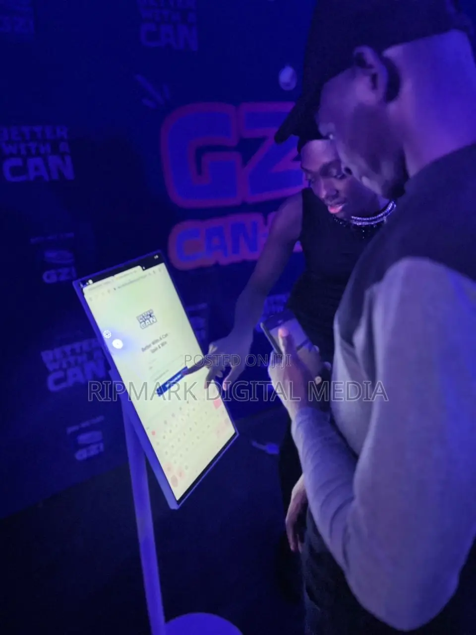 24 Inches Rechargeable 360 Mobile Touchscreen