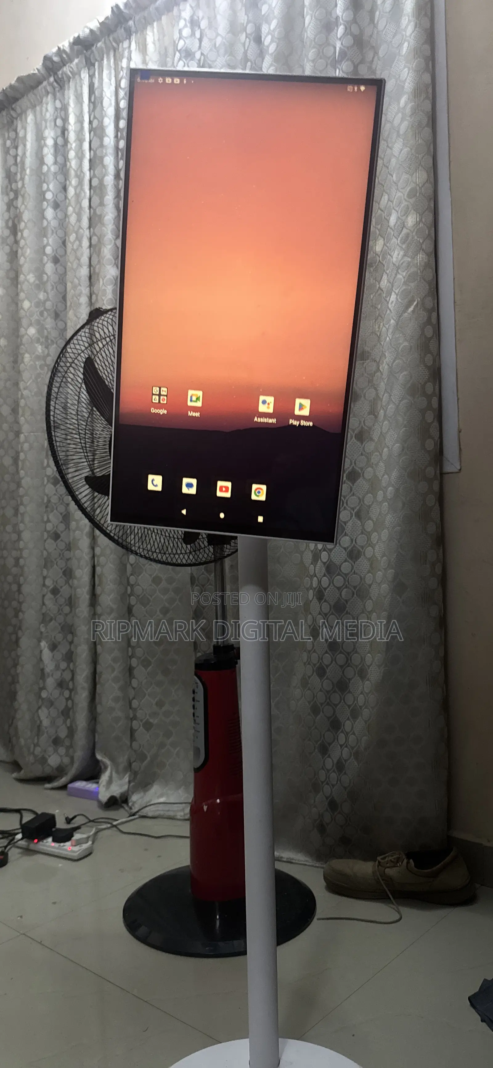 24 Inches Rechargeable 360 Mobile Touchscreen