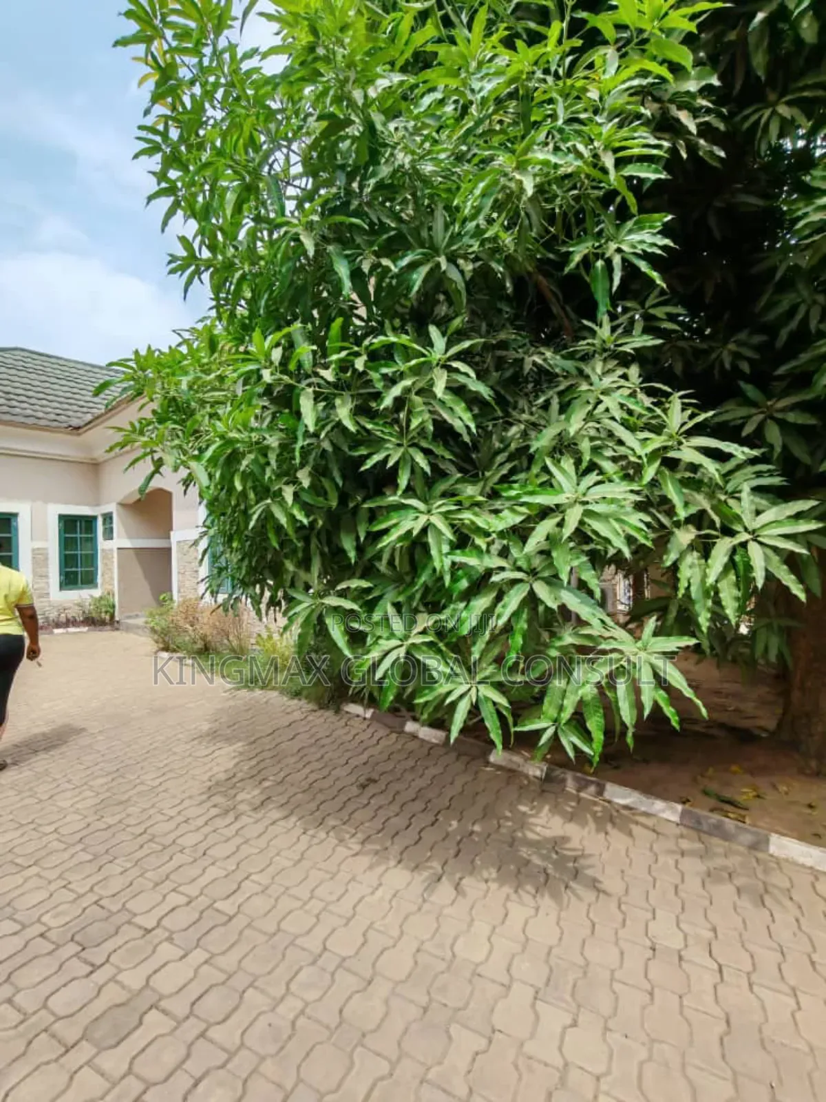 5bdrm Duplex in Mabushi for sale