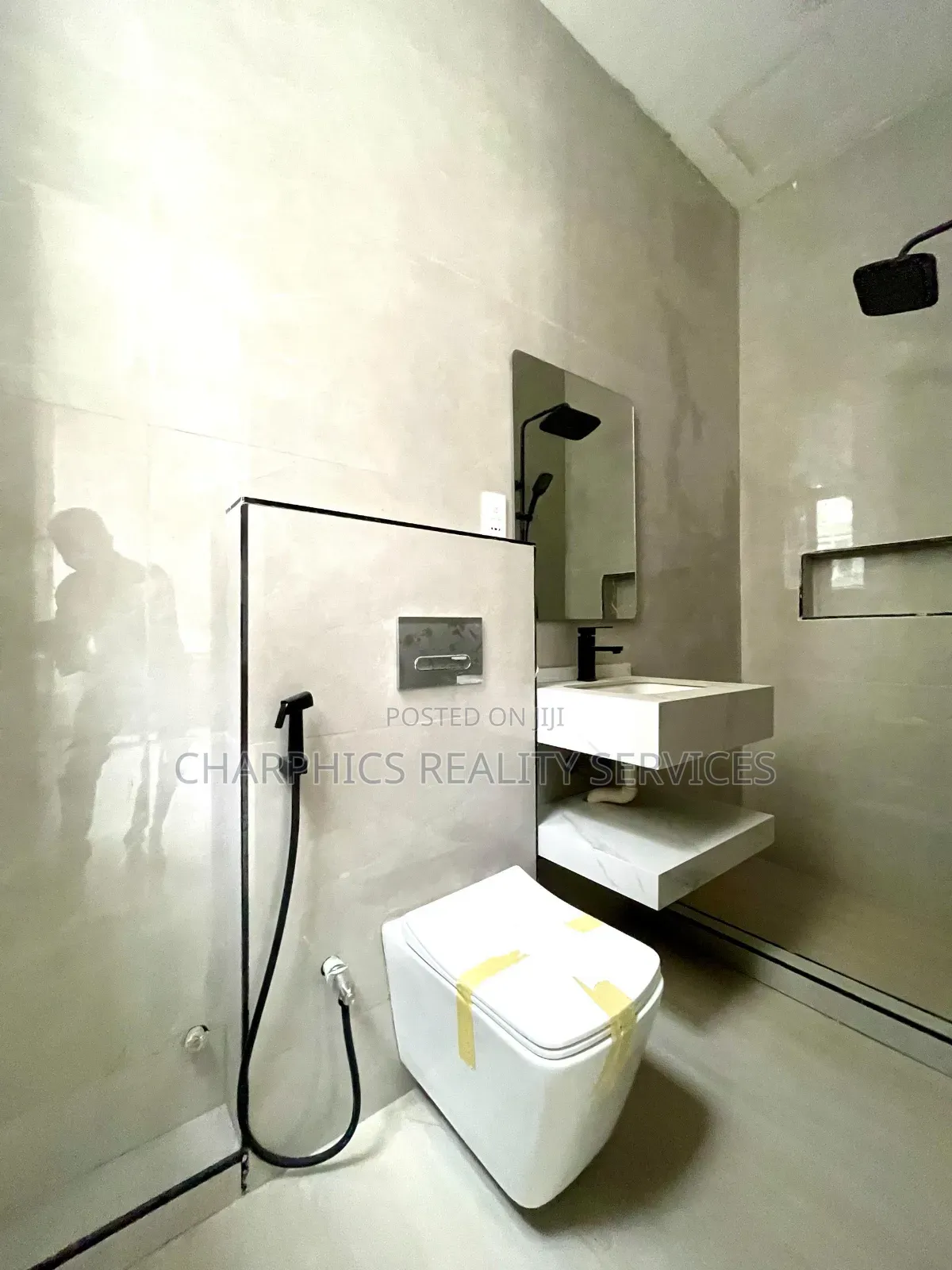 3bdrm Apartment in Lekki Phase 1 for sale