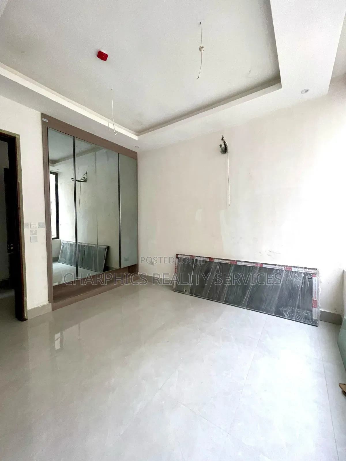 3bdrm Apartment in Lekki Phase 1 for sale