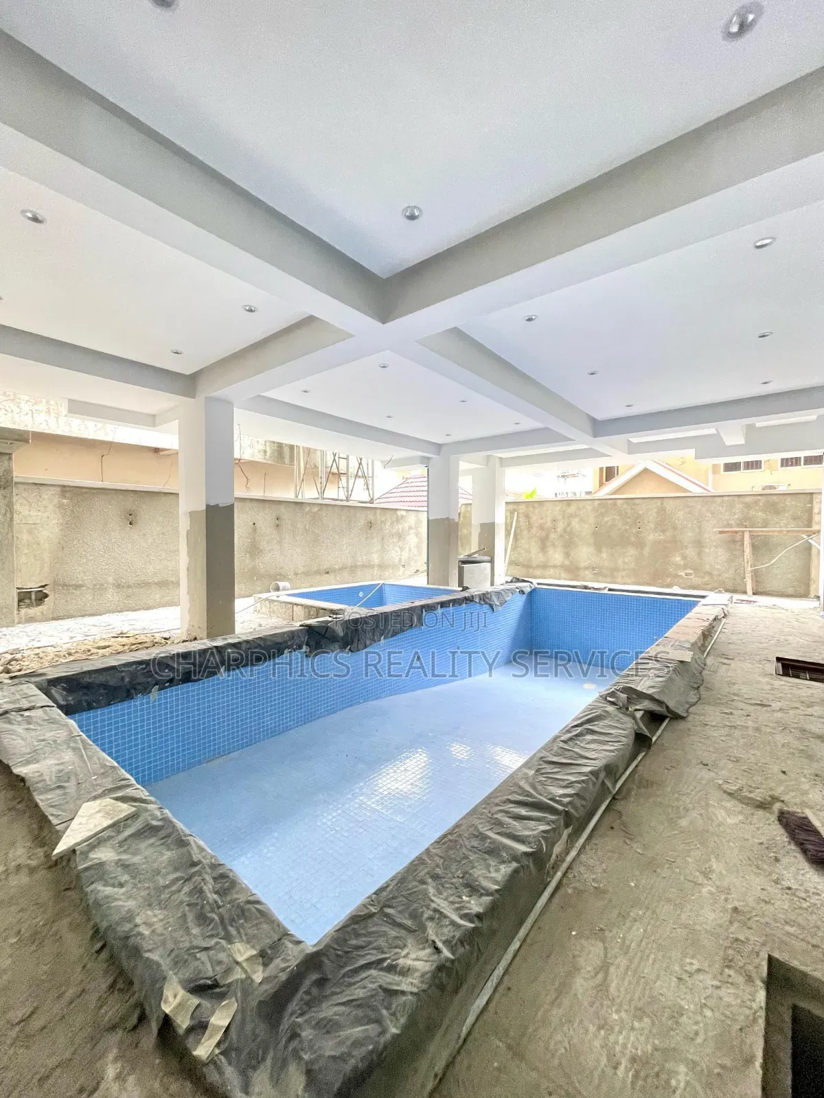 3bdrm Apartment in Lekki Phase 1 for sale