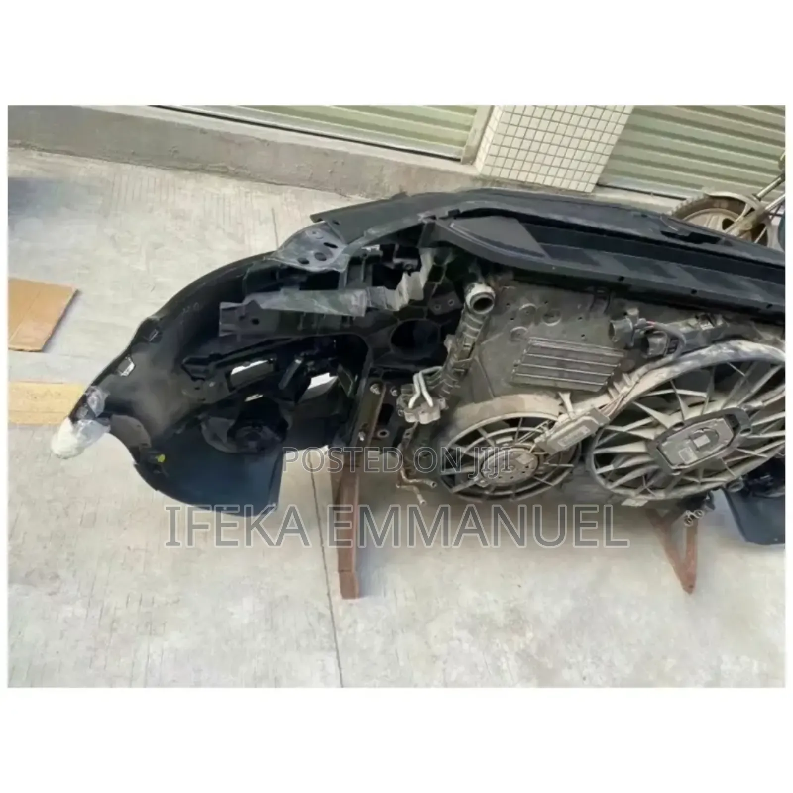 Complete Front Cut Audi Q7 2013