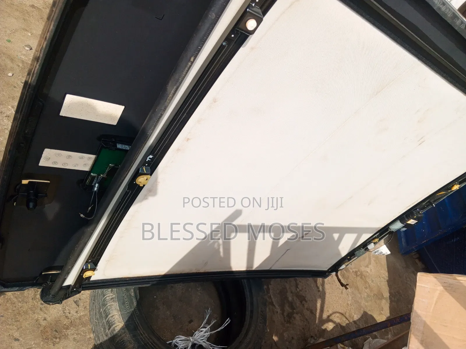 E Vouge 2016 Roof Glass