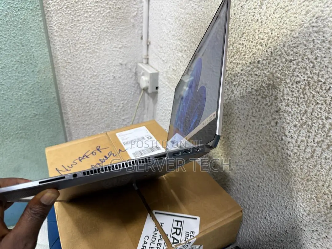 Laptop HP ZBook Studio G5 32GB Intel Core I9 SSD 1T