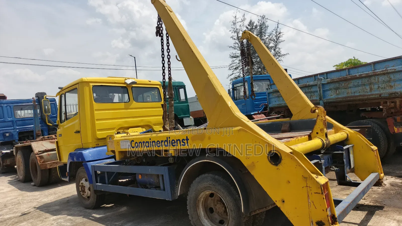Clean Foreign Used Mercedes Skip Truck 814