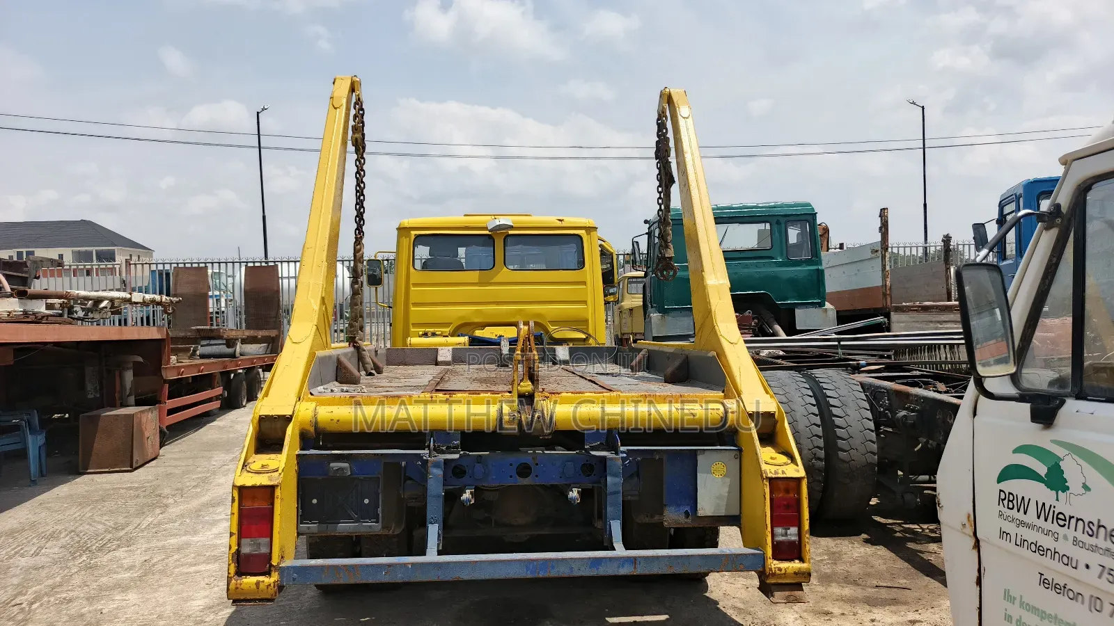 Clean Foreign Used Mercedes Skip Truck 814