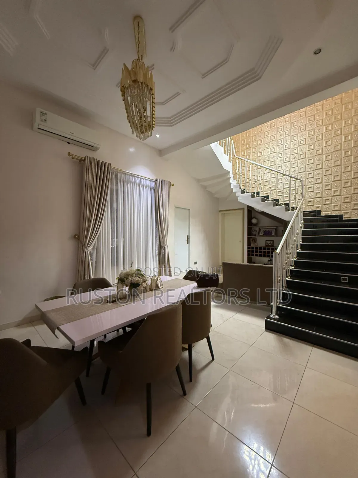 5bdrm Mansion in Samonda for sale