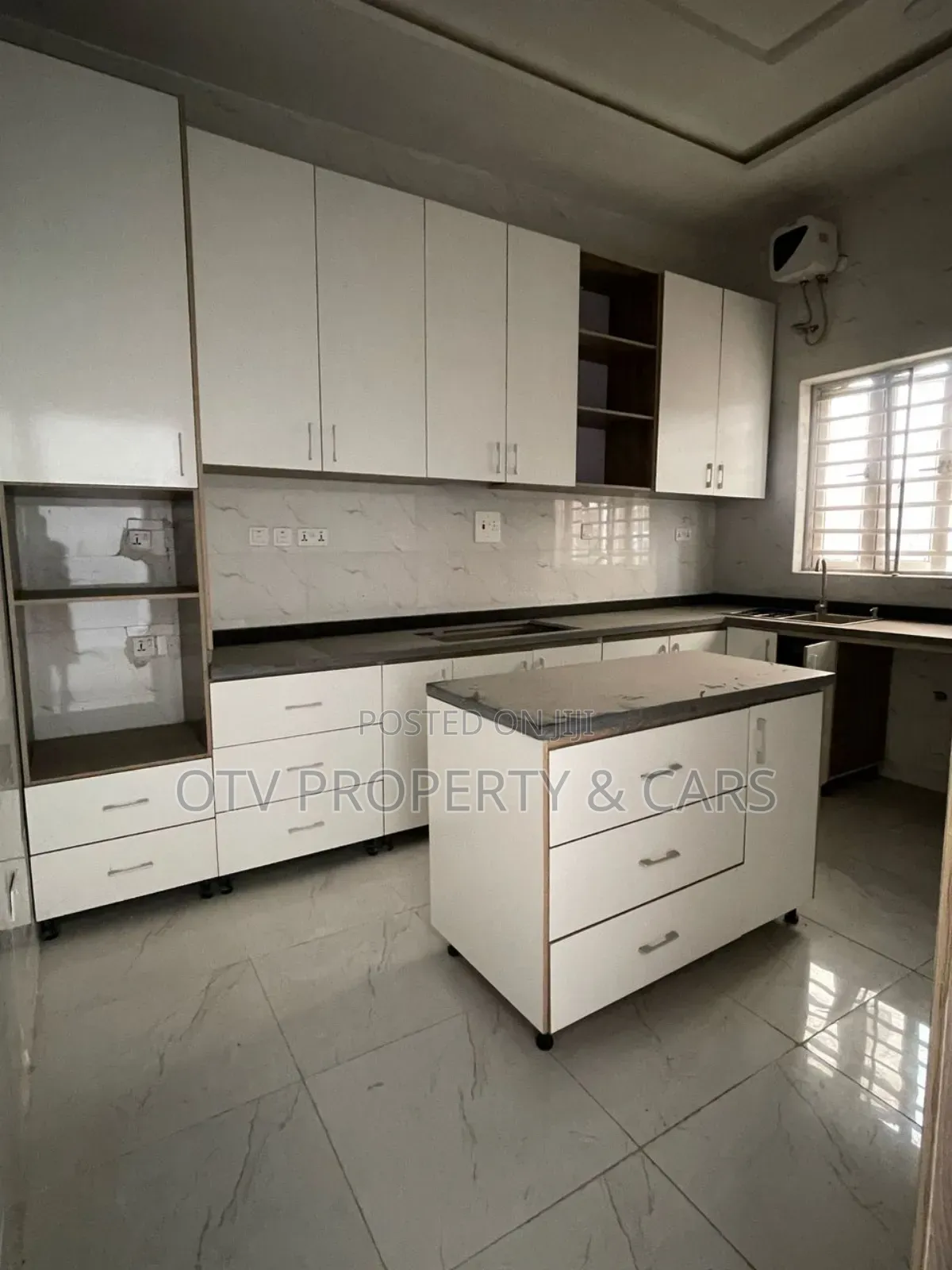 Furnished 4bdrm Townhouse/Terrace in Ikate for sale