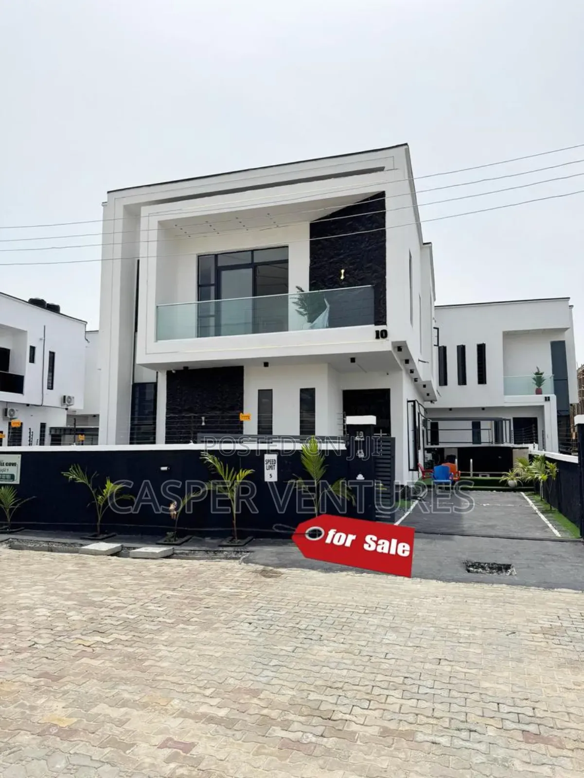 5bdrm Duplex in Villa, Ikota for sale