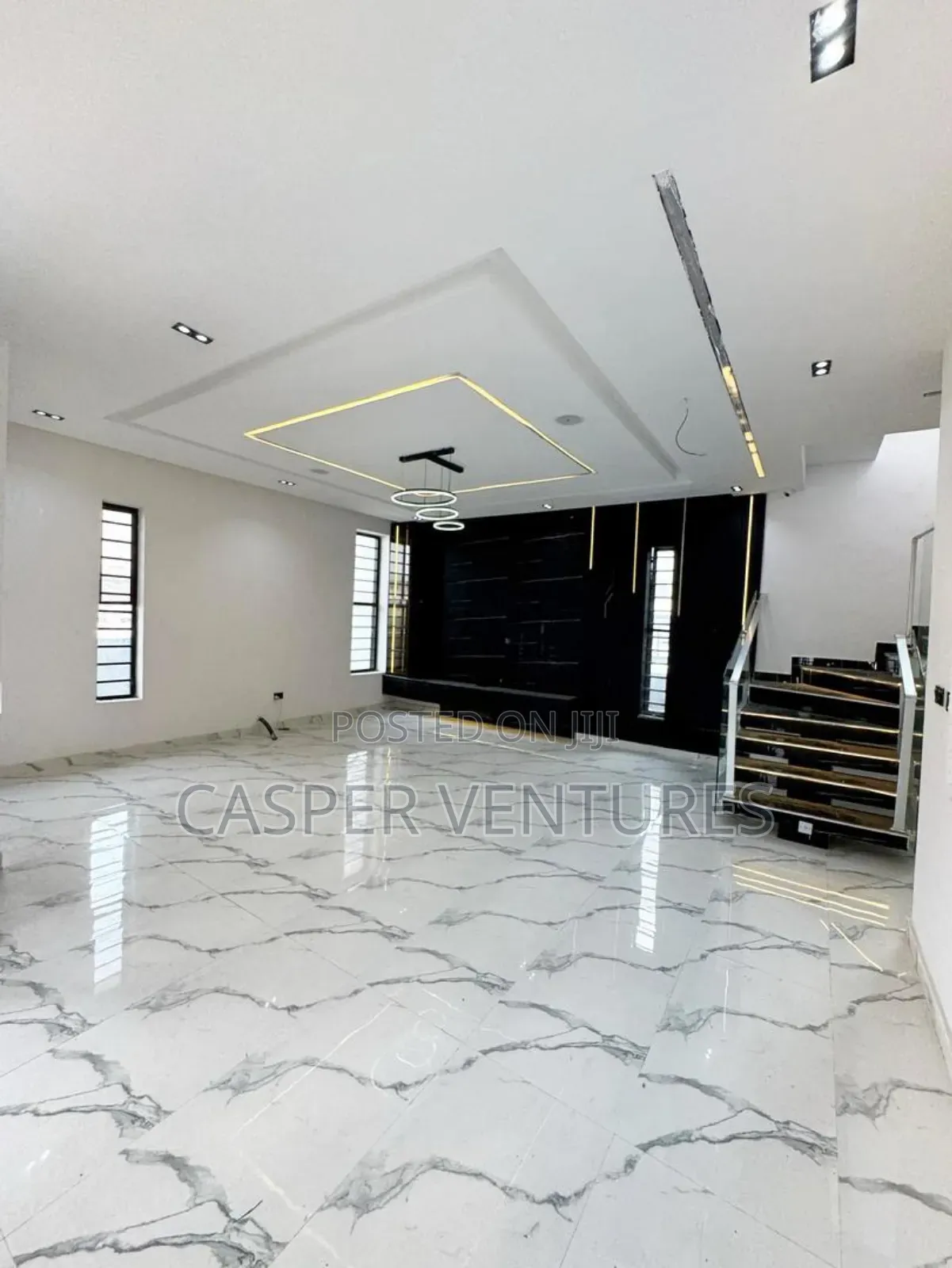 5bdrm Duplex in Villa, Ikota for sale