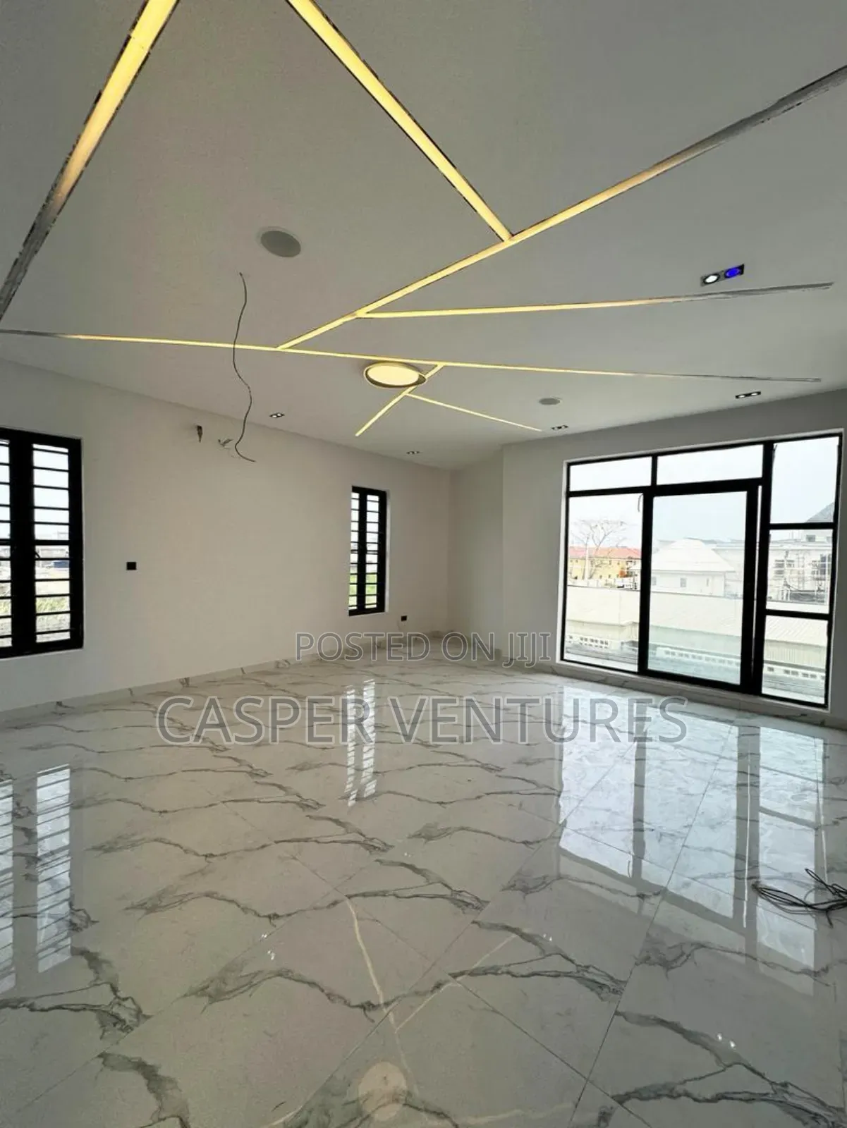 5bdrm Duplex in Villa, Ikota for sale