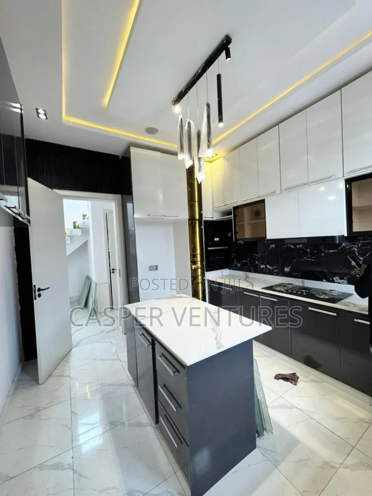 5bdrm Duplex in Villa, Ikota for sale