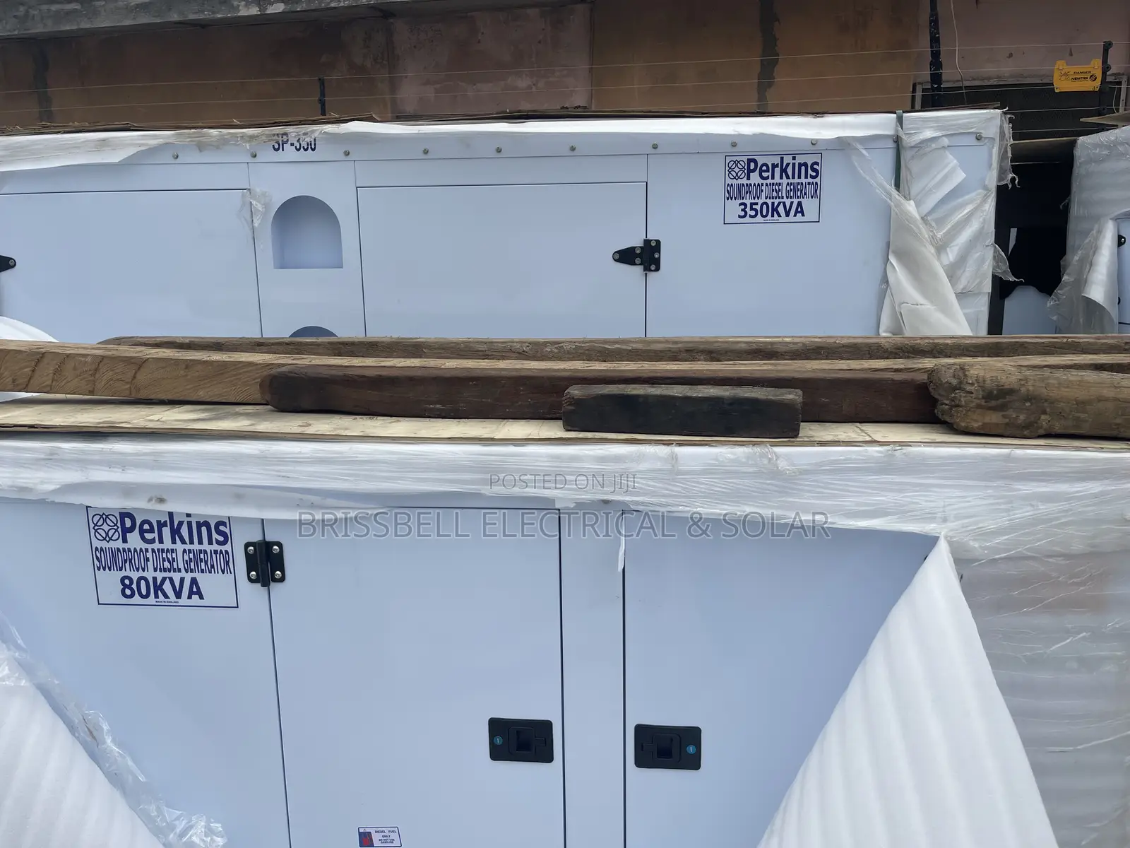 Brilliant England Perkins Soundproof Diesel Generator 350kva