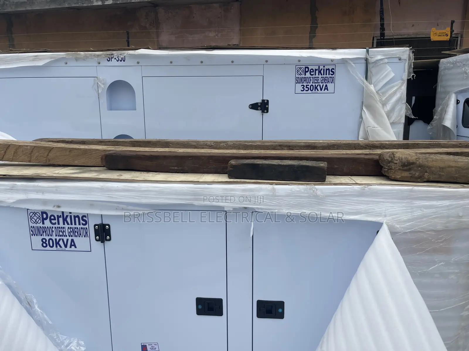 Brilliant England Perkins Soundproof Diesel Generator 350kva