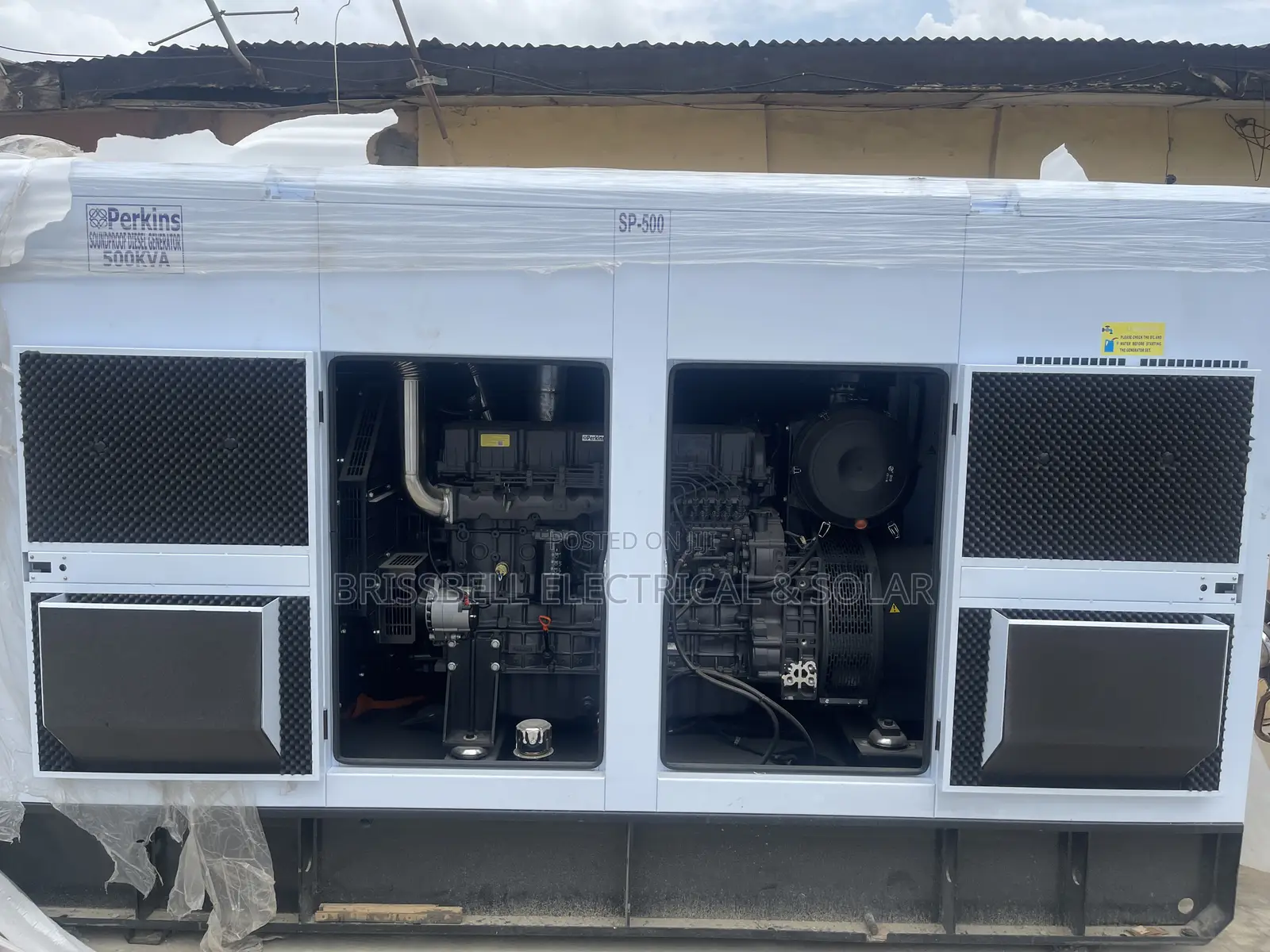 Brilliant England Perkins Soundproof Diesel Generator 500kva