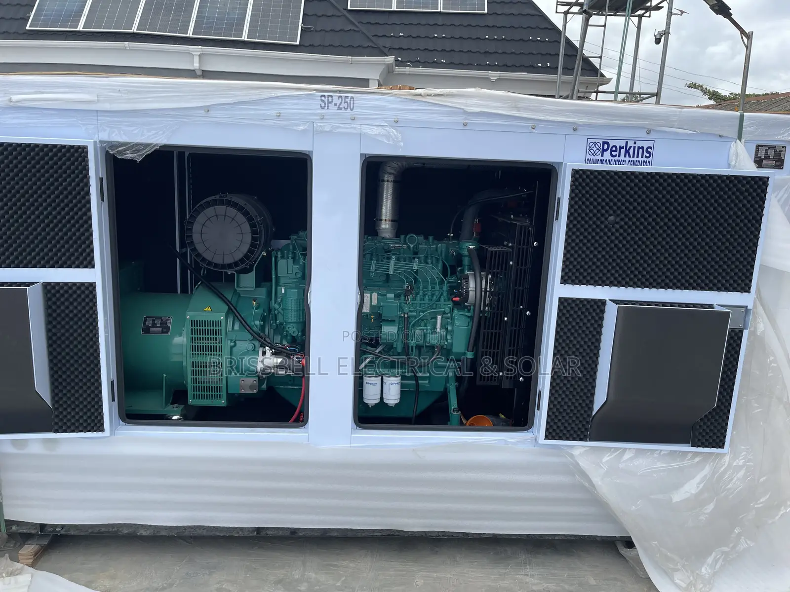 Brilliant England Perkins Soundproof Diesel Generator 250kva