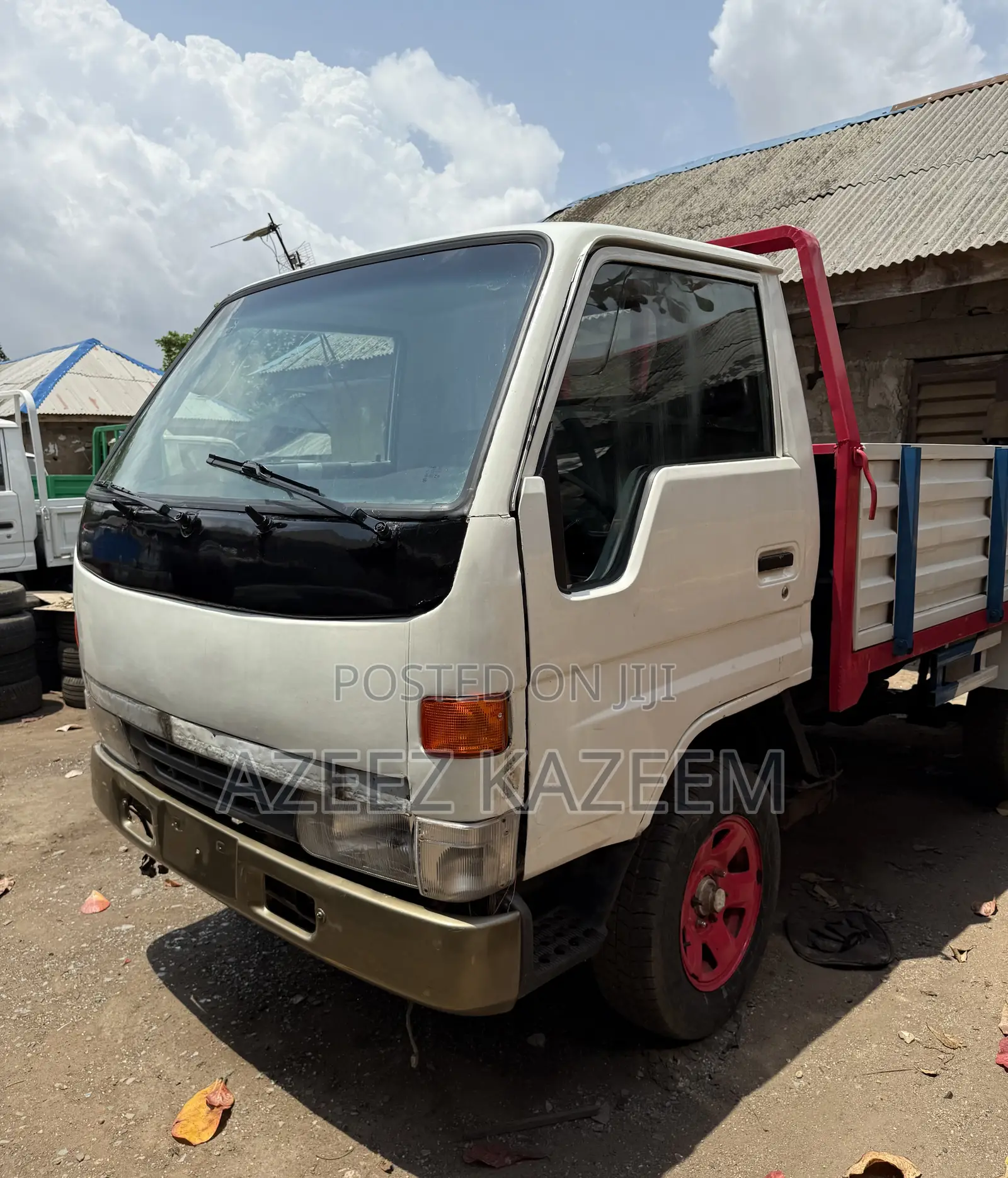 Toyota Dyna 150 Long Bucket Truck