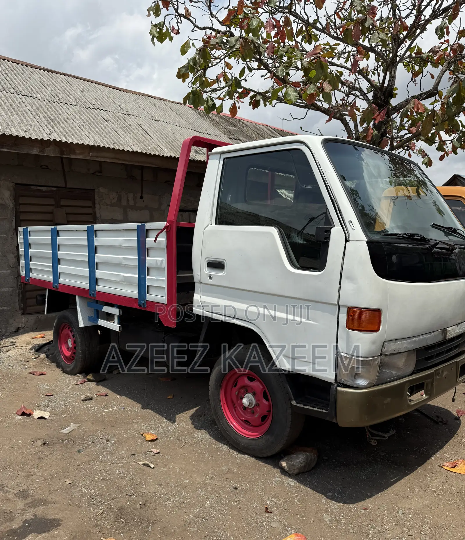 Toyota Dyna 150 Long Bucket Truck