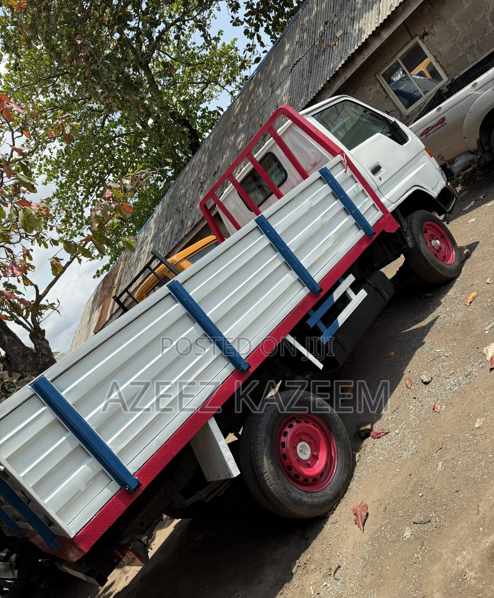 Toyota Dyna 150 Long Bucket Truck