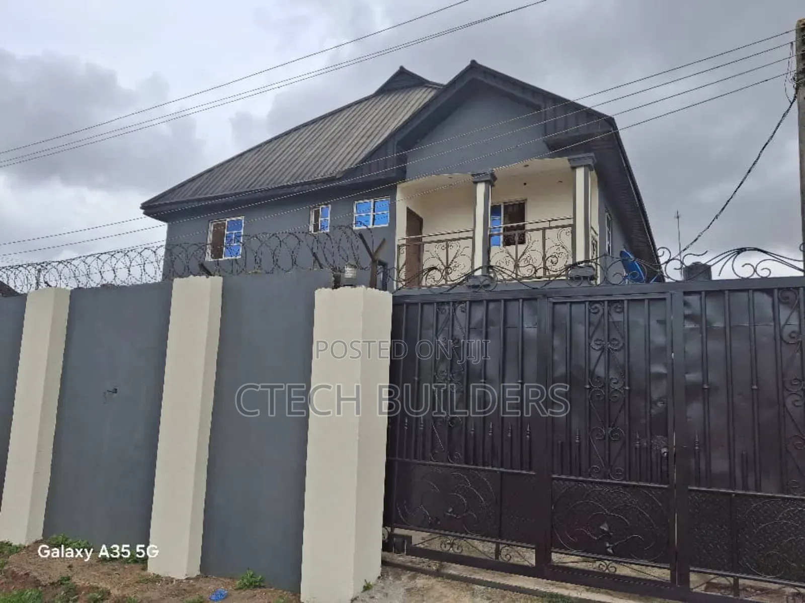 5bdrm Block of Flats in Benin City for sale