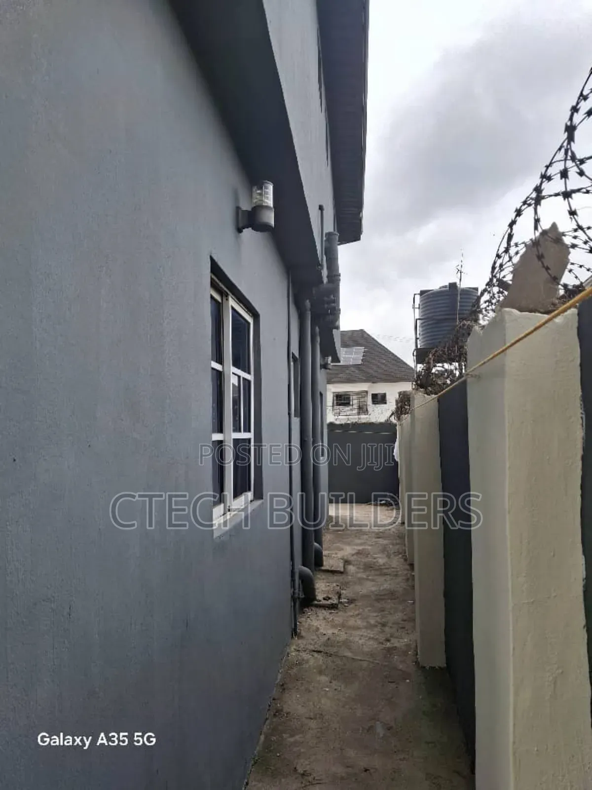 5bdrm Block of Flats in Benin City for sale