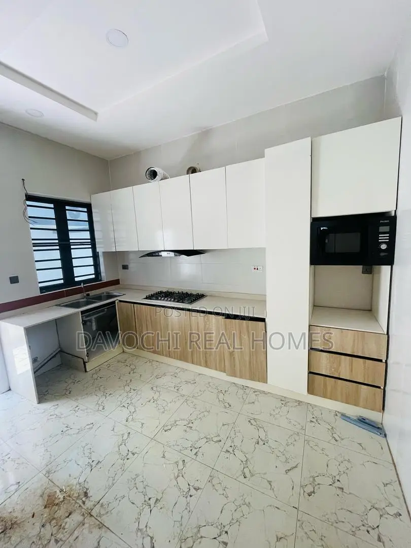 4bdrm Duplex in Orchid Road, Lekki Phase 2 for rent