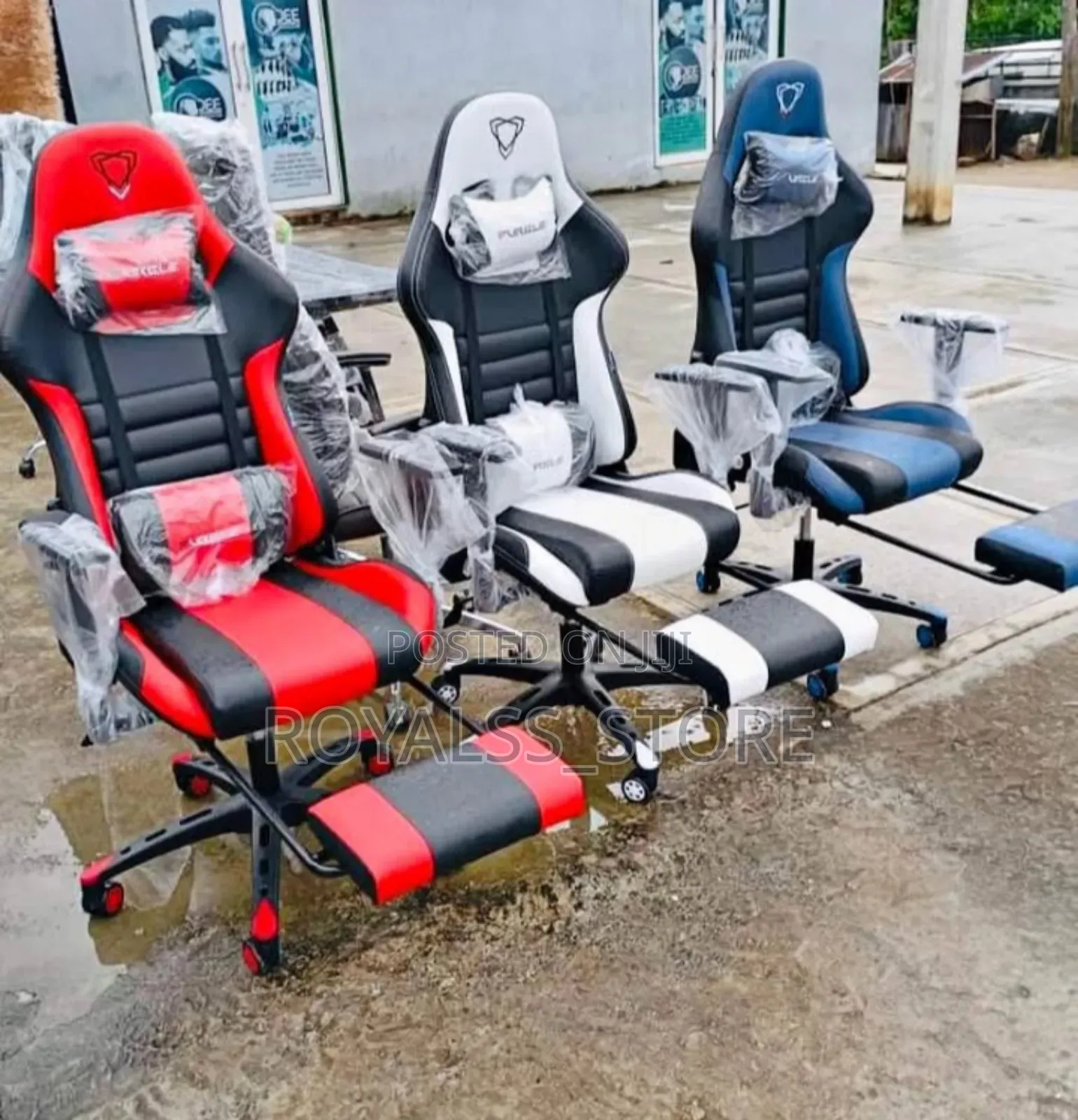 Swivel Executive Office/Gaming Chair With Footrest