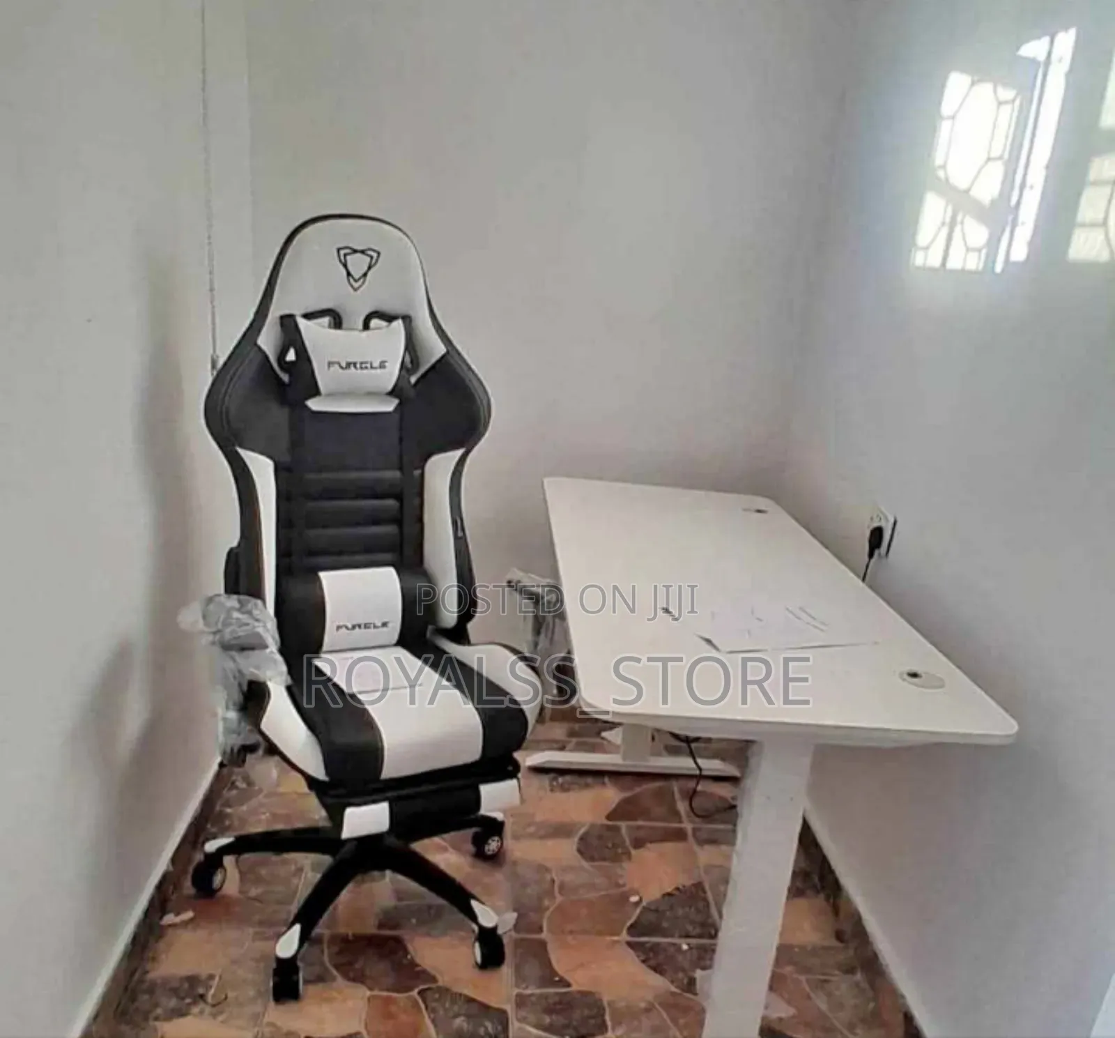 Swivel Executive Office/Gaming Chair With Footrest