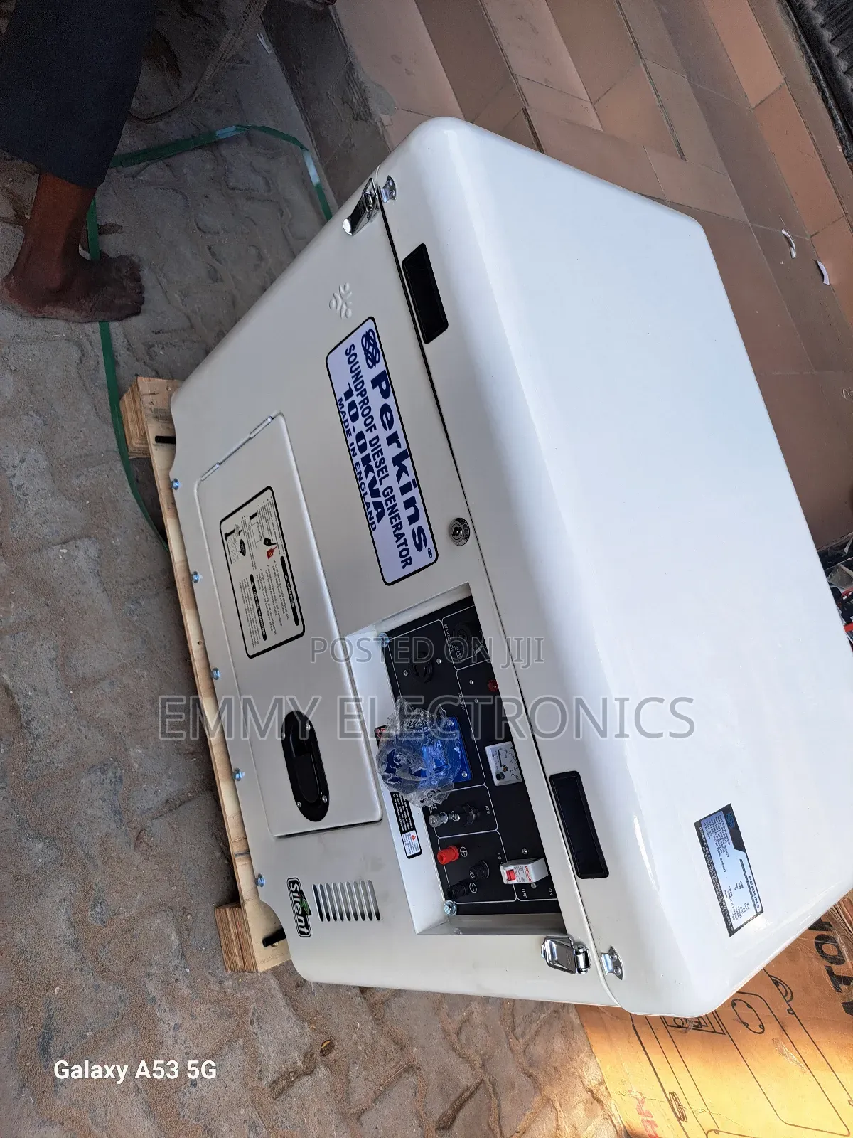 10kva Perkins Diesel Soundproof Generator 100% Copper Coil