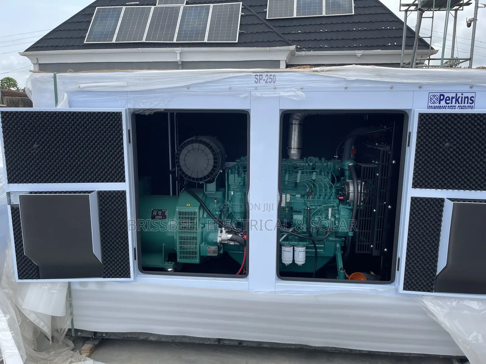 Standard England Perkins Soundproof Diesel Generator 250kva