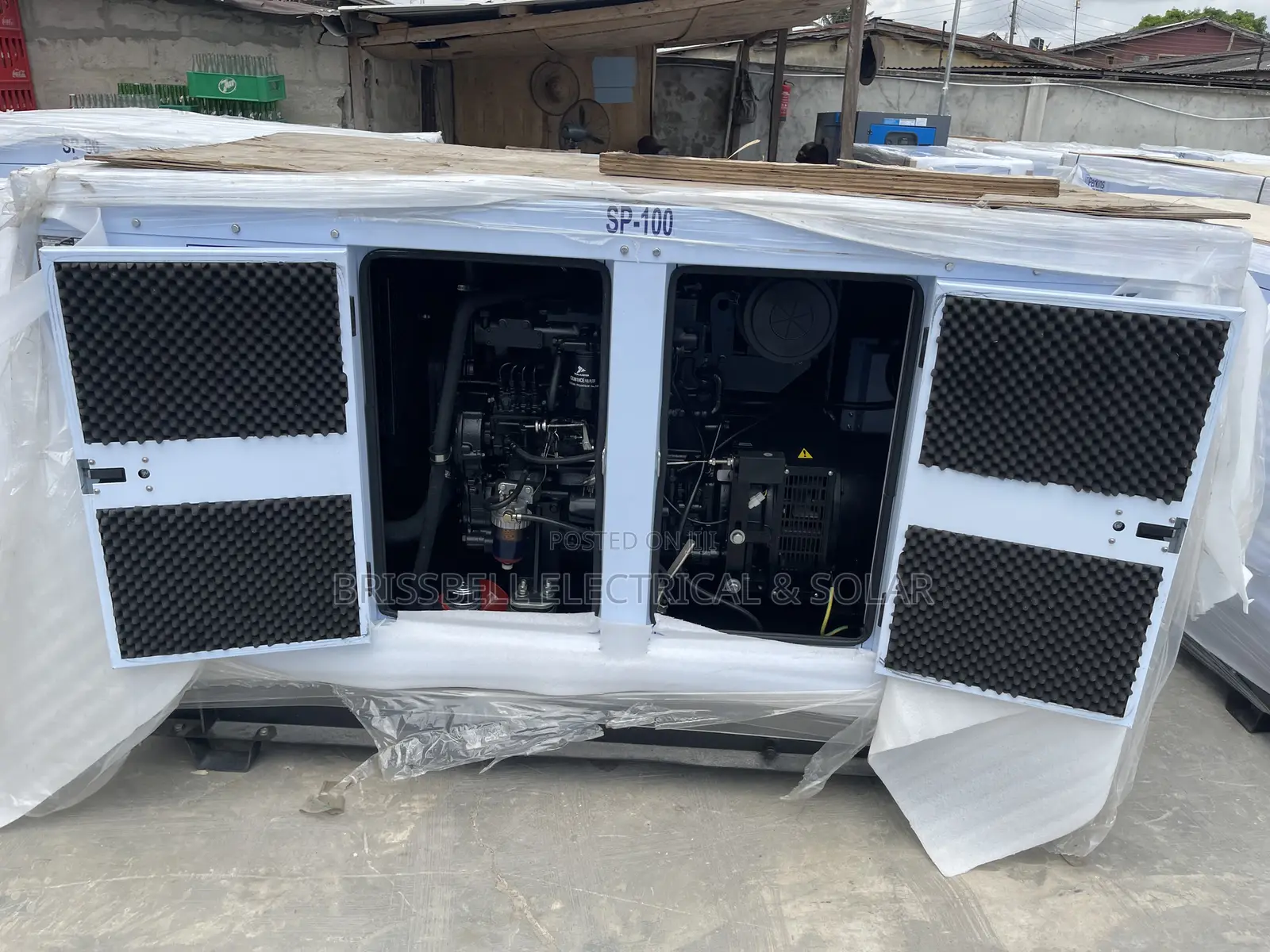Standard England Perkins Soundproof Diesel Generator 100kva