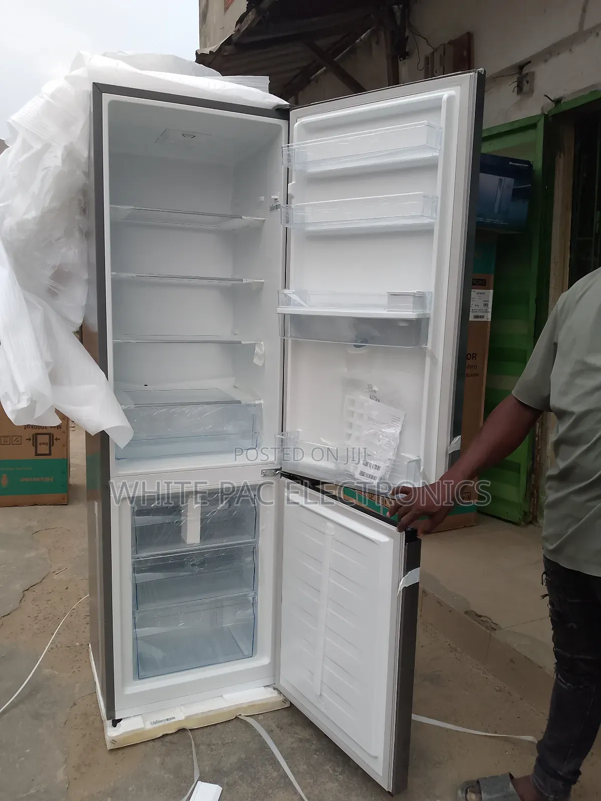 New Hisense 264-l Freezer/Fridge Double Door With Dispenser