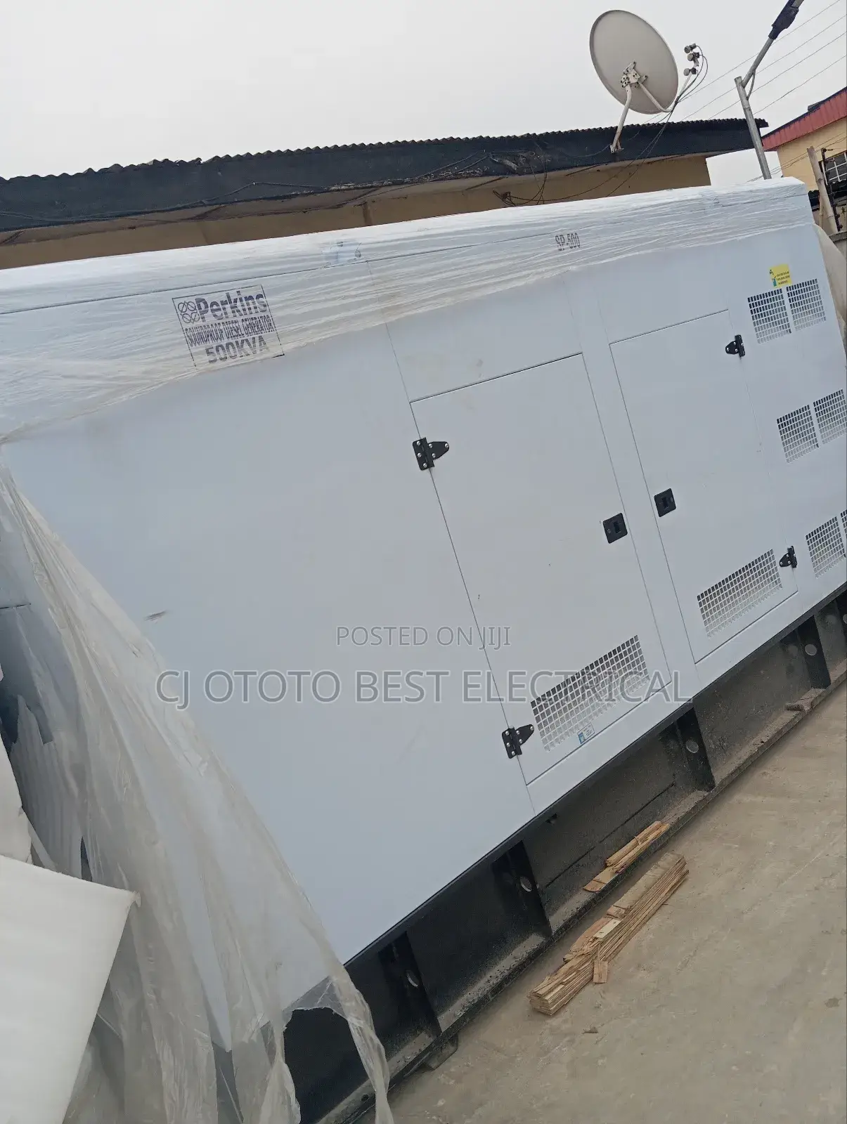 Complete 500kva England Perkins Generator Soundproof