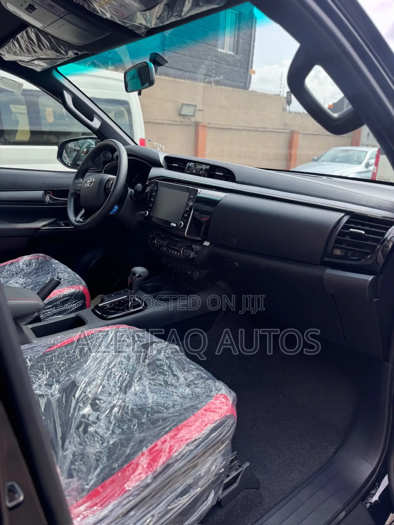 New Toyota Hilux 2025 Black