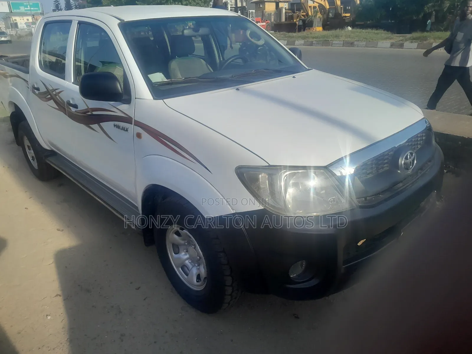 Toyota Hilux 2.5 D-4D 4X4 SRX 2011 White