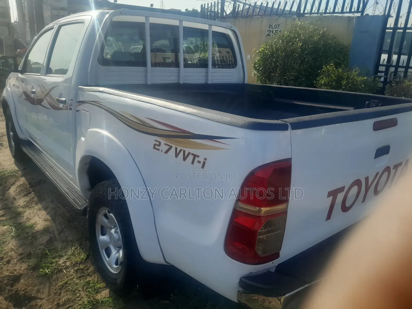 Toyota Hilux 2.5 D-4D 4X4 SRX 2011 White