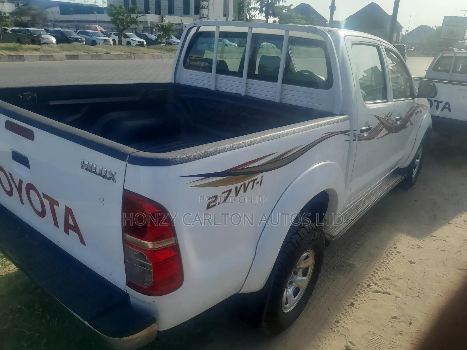 Toyota Hilux 2.5 D-4D 4X4 SRX 2011 White