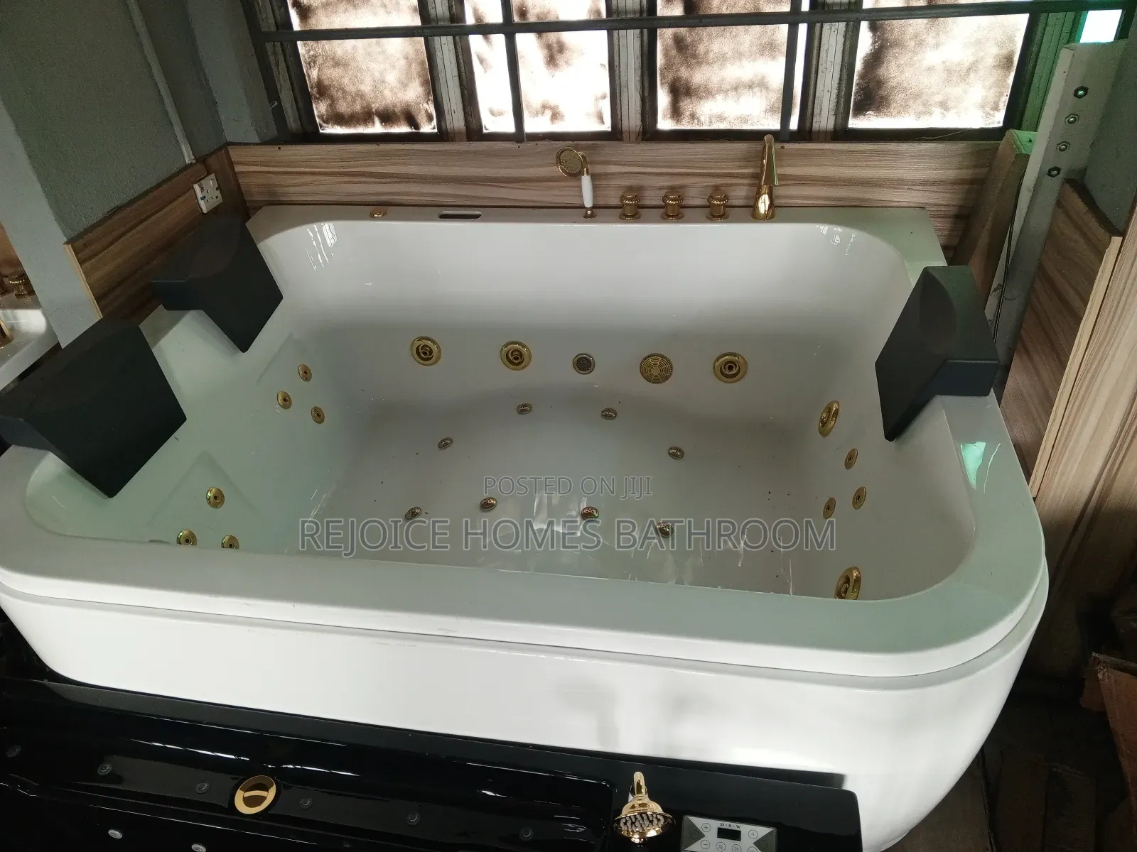 Luxury Executive 3 Seater Spa Jacuzzi