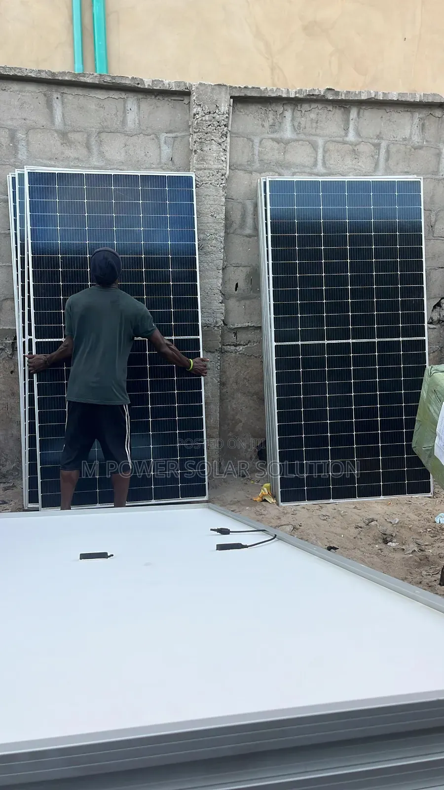650w Jinko Mono Half-Cut Solar Panels