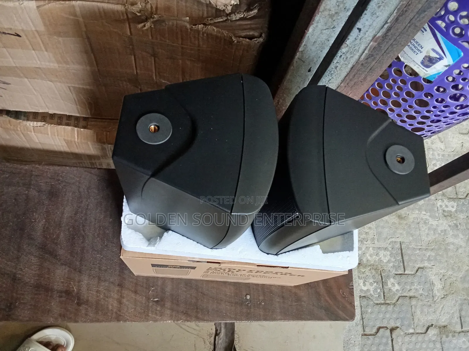 Lucky Tone in/Outdoor Wall Speaker Pair Model Wp415lwpb