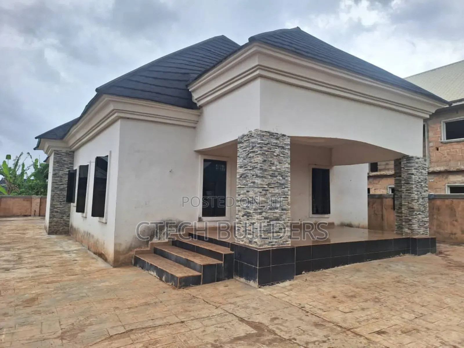 4bdrm Bungalow in Benin City for sale