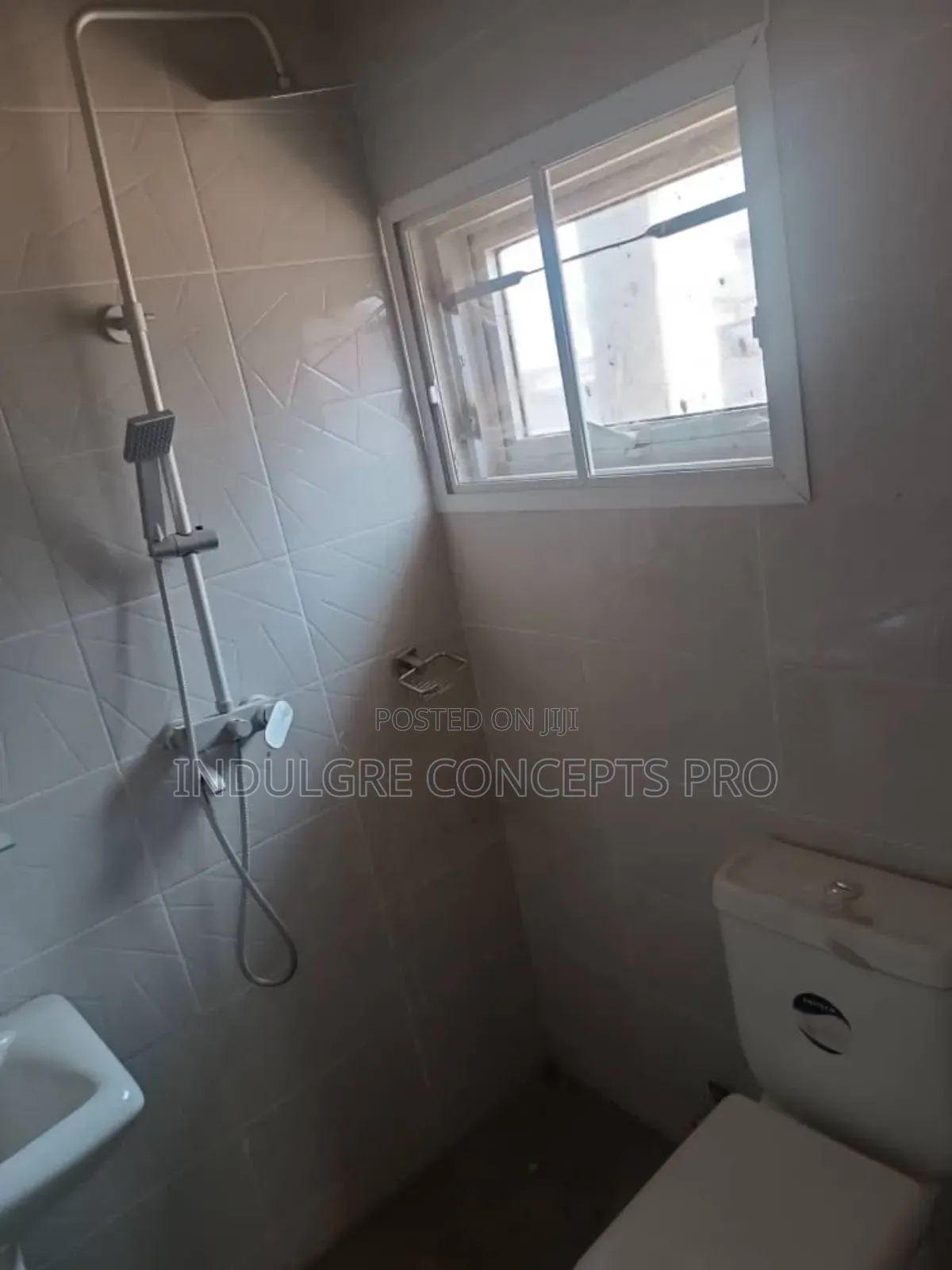 3bdrm Duplex in Leisure Court Estste, Lugbe District for rent
