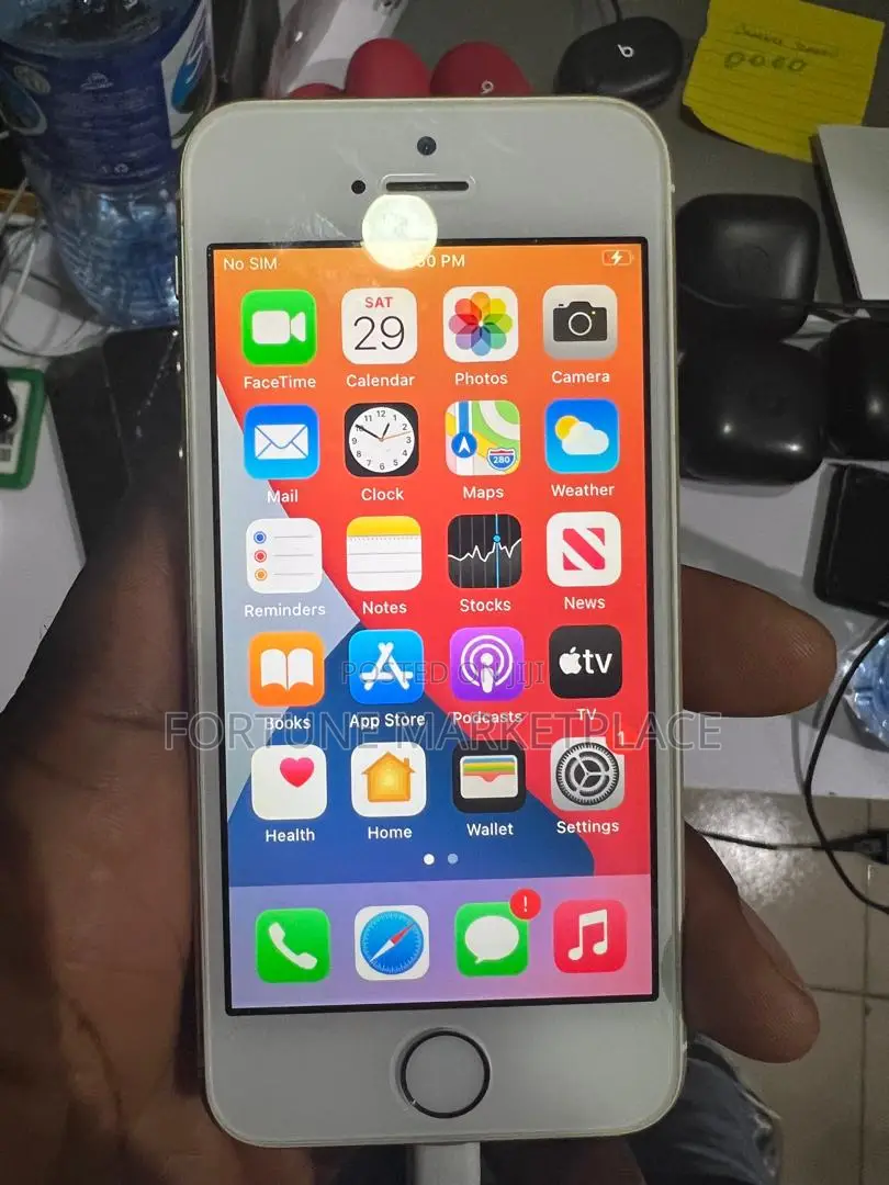 Apple iPhone SE 64 GB Gold